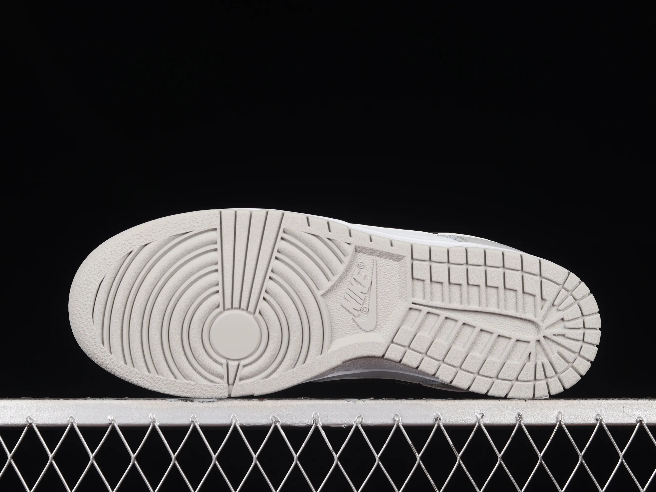 All categories Nk SB Dunk series Nk SB Dunk Low low-top sneakers M version pure original Nk Dunk SB Low gray white black scratch-off SB low-top sports casual sneakers DR9654-001